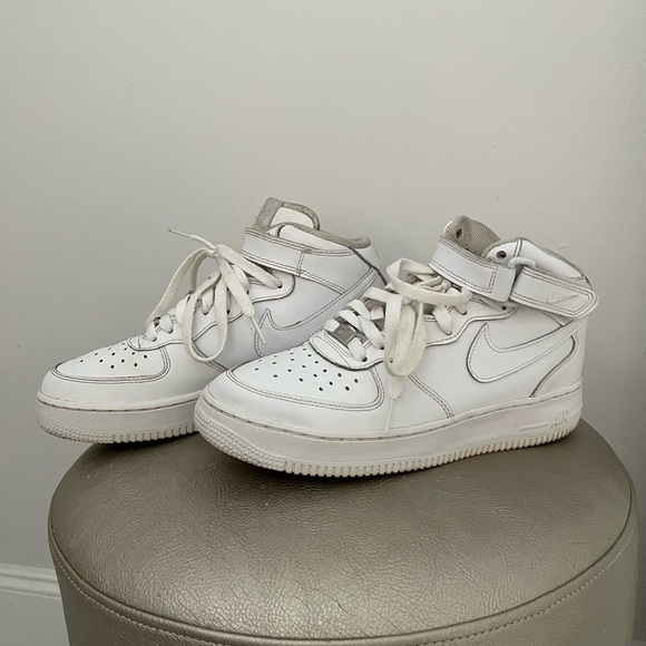 Nike shoes - Picture 1 of 3